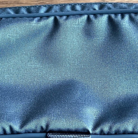 TUMI Men's Grey Bag - travel size - Picture 3 of 4